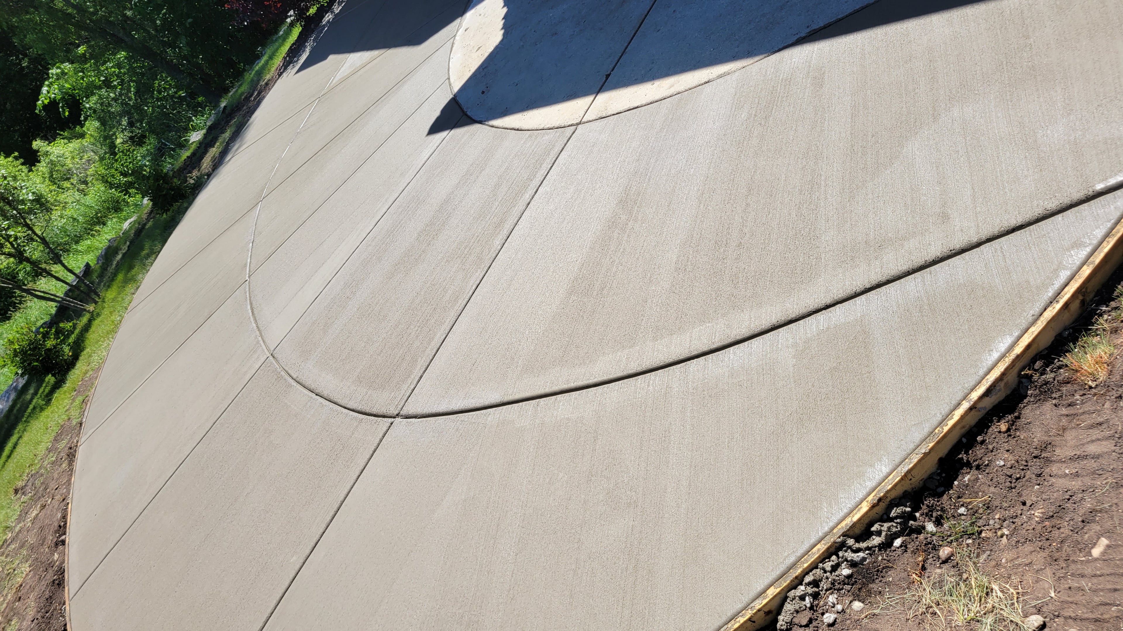 Curved sidewalk
